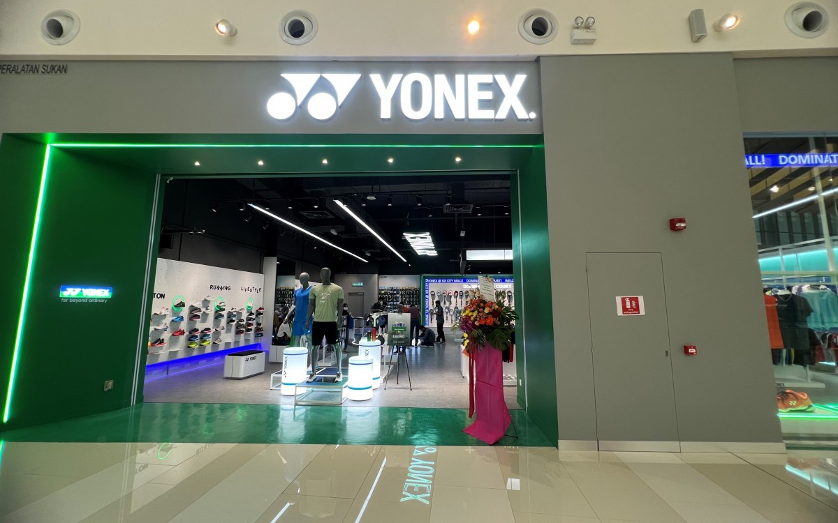 YONEX