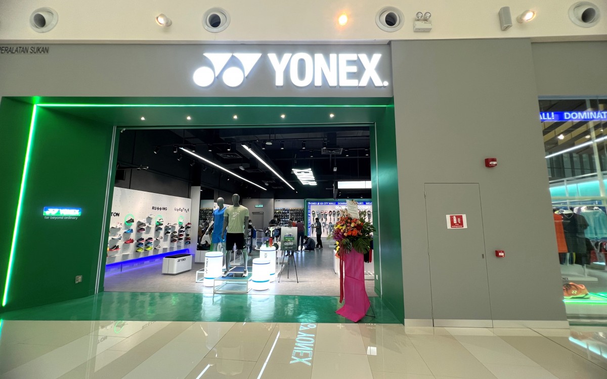 YONEX